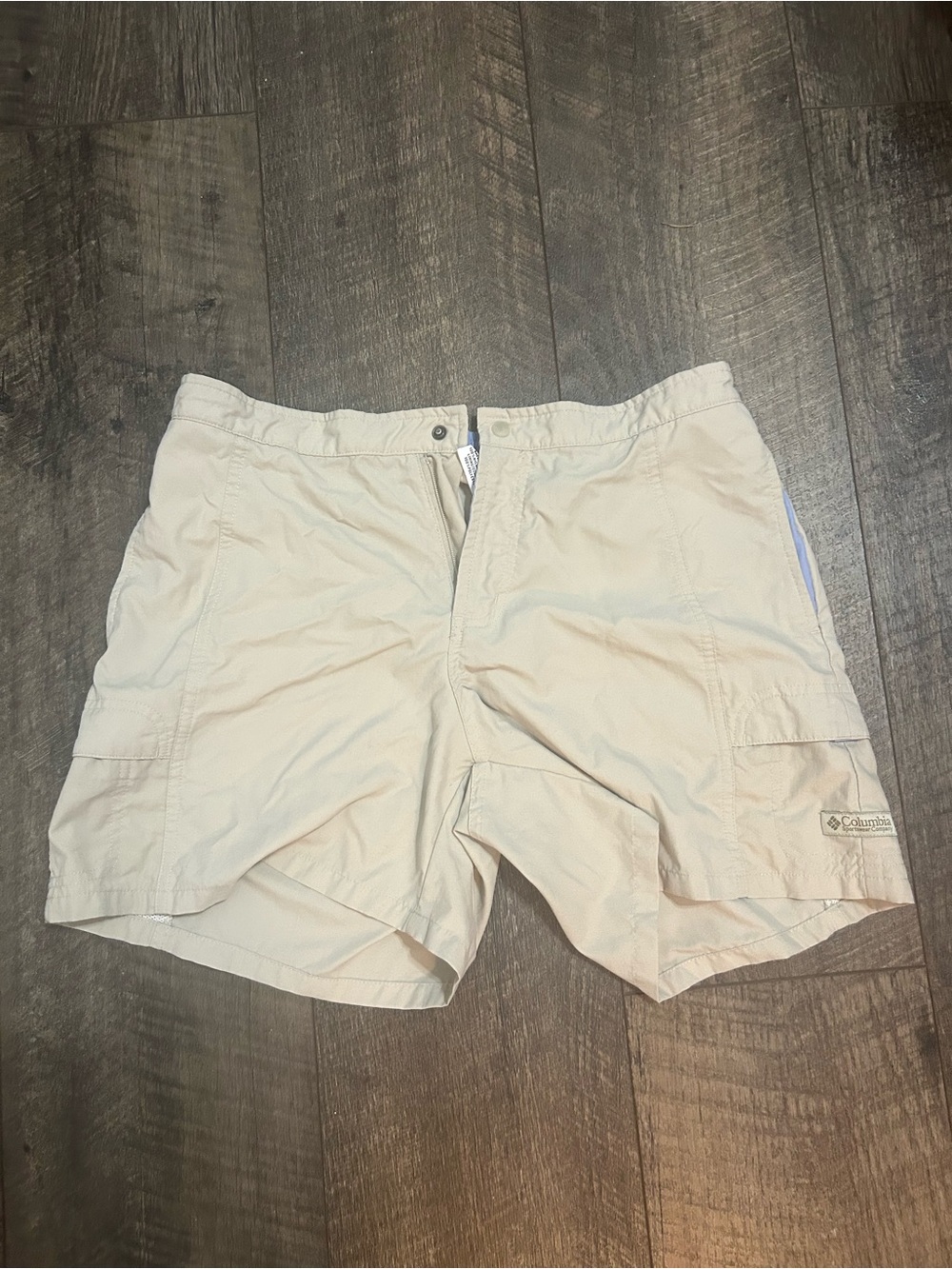 Columbia Men's Light Tan Cargo Shorts